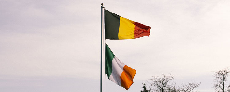 Flaggen Gruppe E : Belgien Irland - Fußball EM 2016