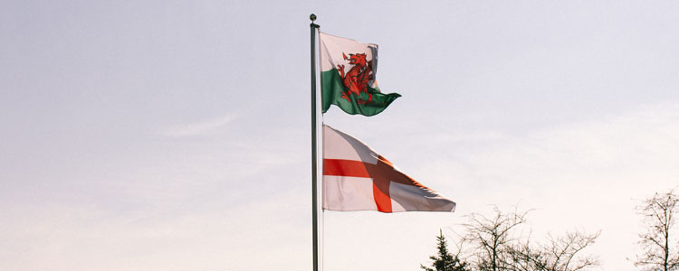 Flaggen Gruppe B : Wales England - Fußball EM 2016